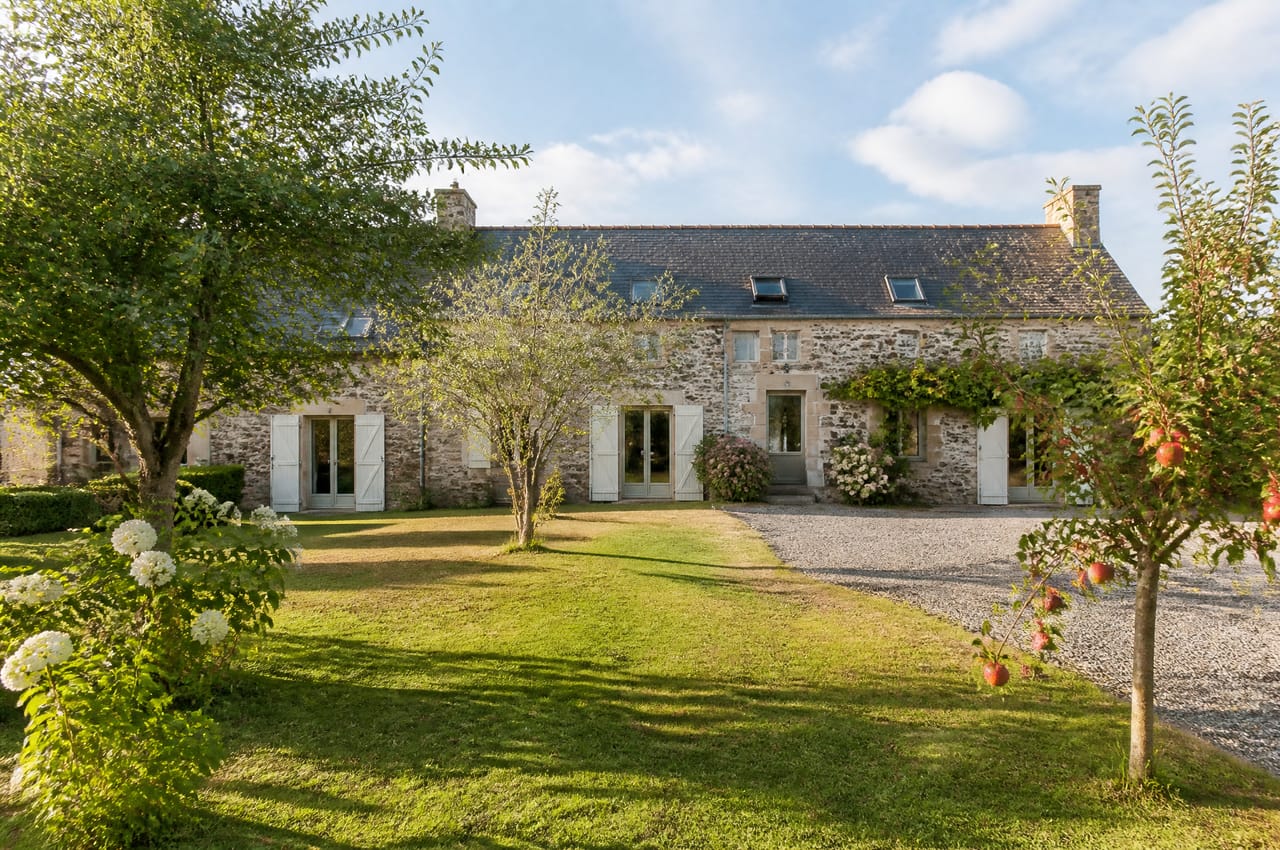 Le Manoir de l'Érable : Un manoir où l'élégance du passé se mêle aux commodités modernes.